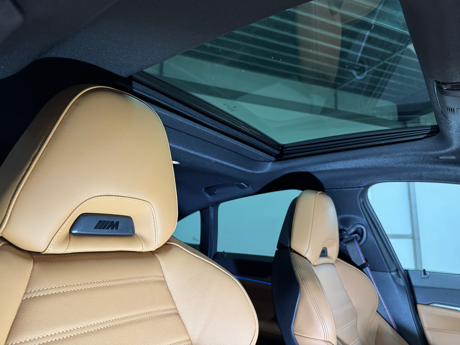 BMW i4 M50 M Sport Pro Allrad 544PS / CH-Fahrzeug / Vollausstattung-image-11