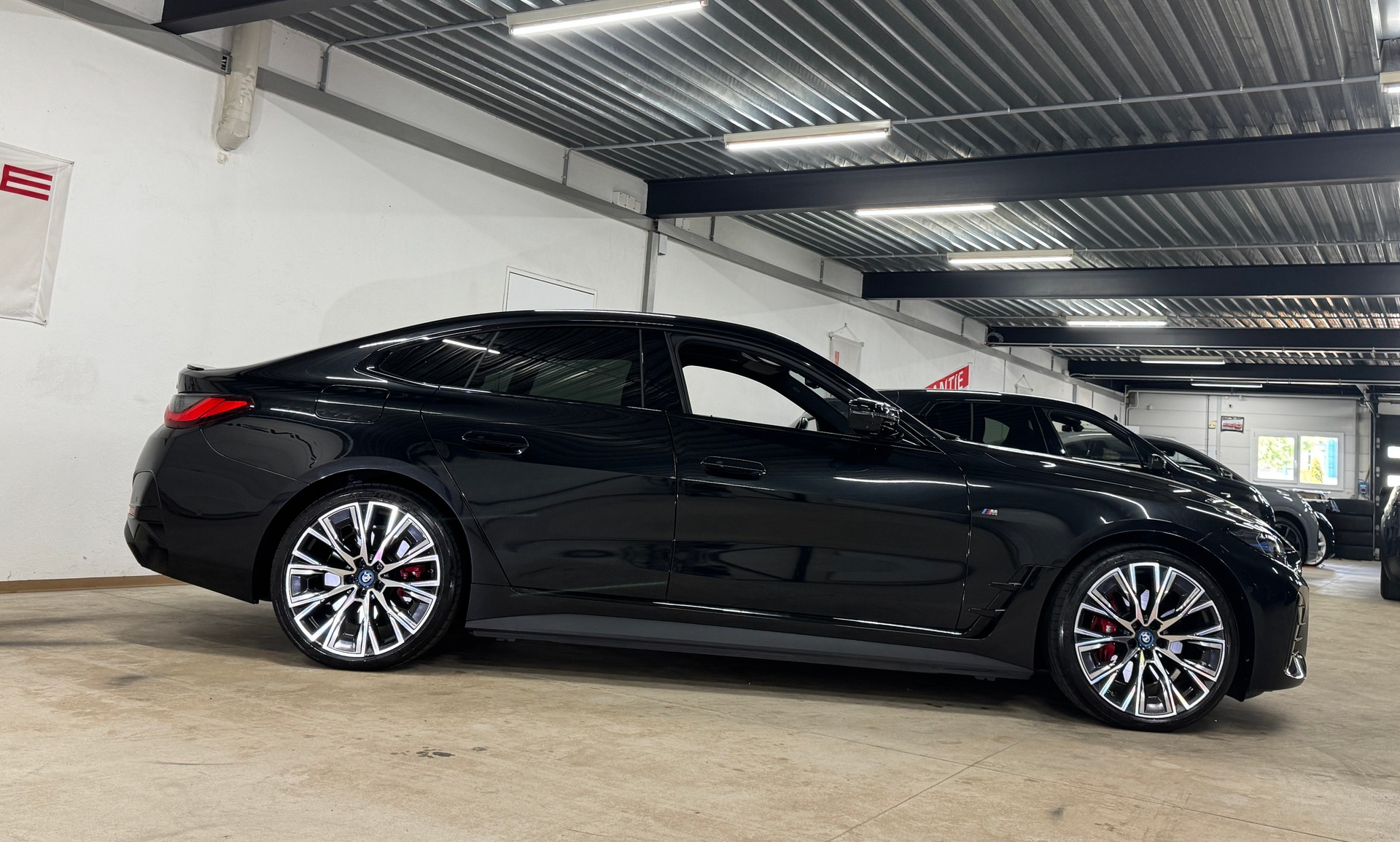 BMW i4 M50 M Sport Pro Allrad 544PS / CH-Fahrzeug / Vollausstattung-image-3