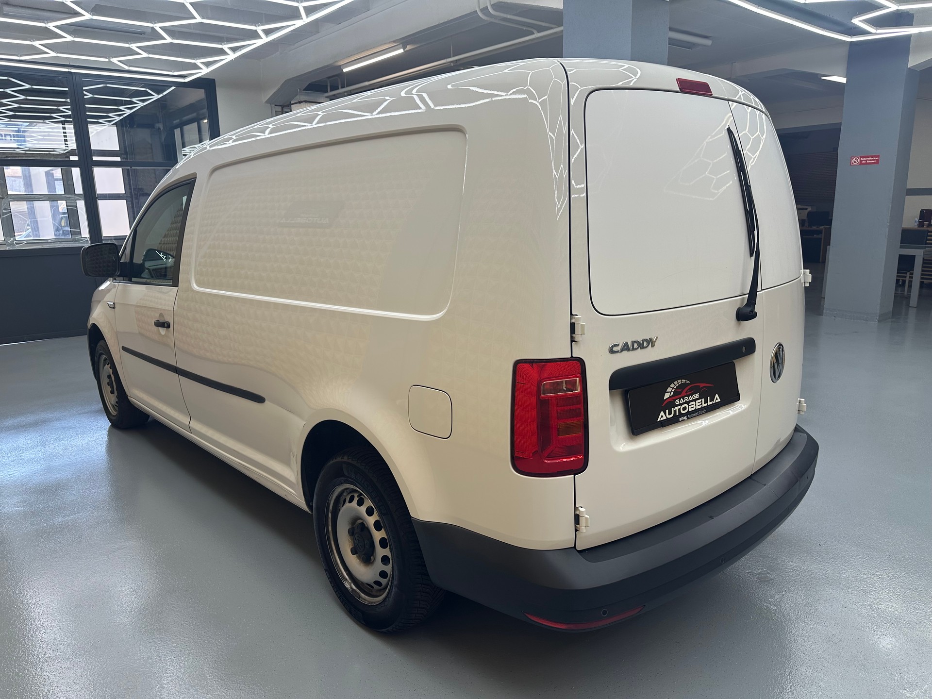 VW Caddy Maxi 2.0TDI BlueMotion Technology-image-5