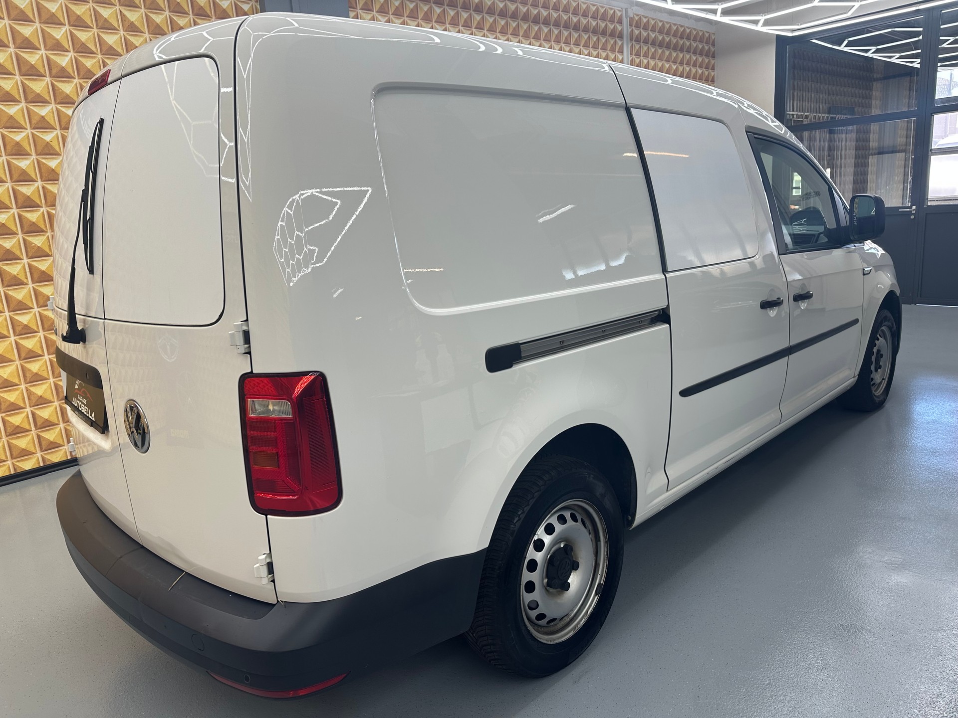 VW Caddy Maxi 2.0TDI BlueMotion Technology-image-3