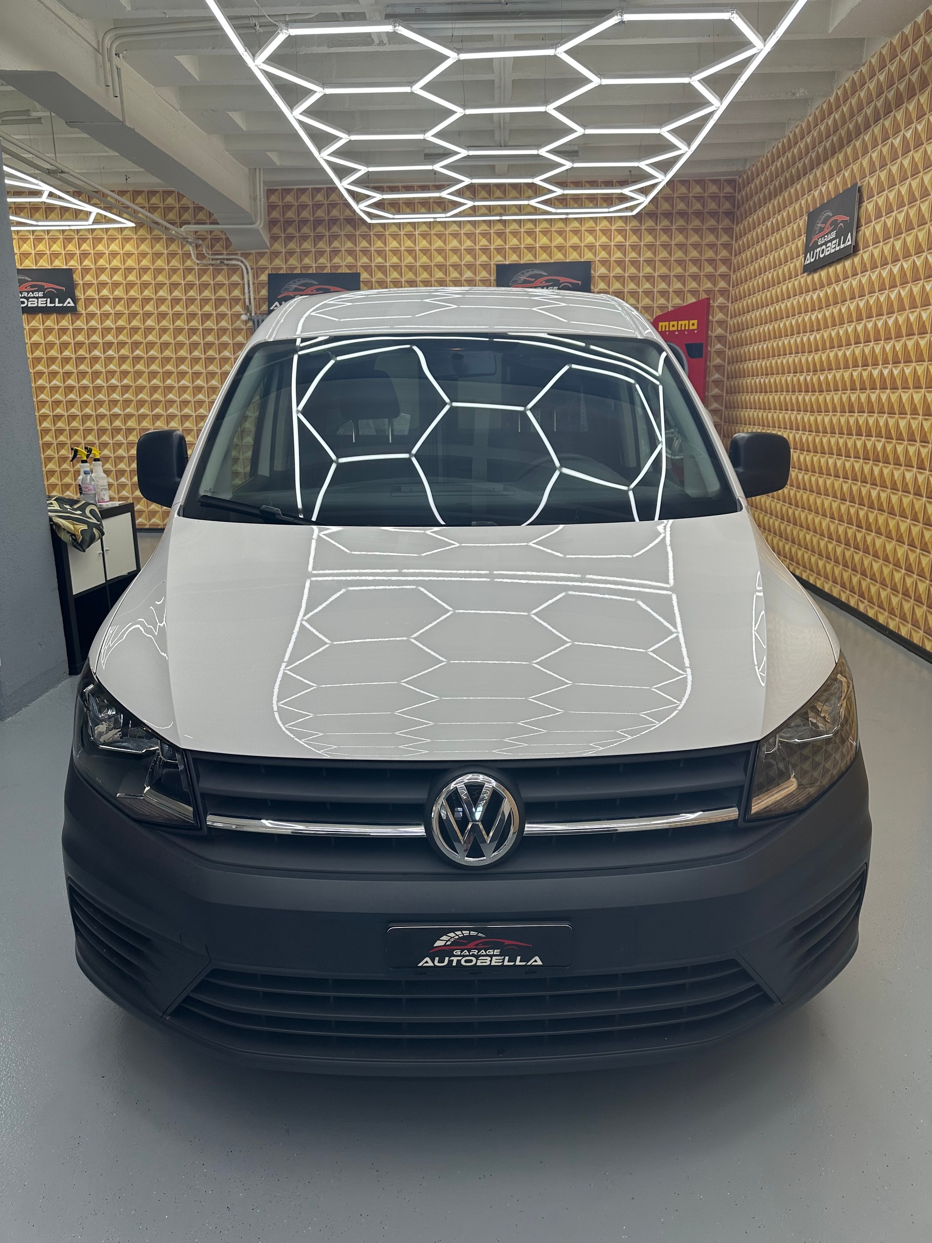 VW Caddy Maxi 2.0TDI BlueMotion Technology-image-0
