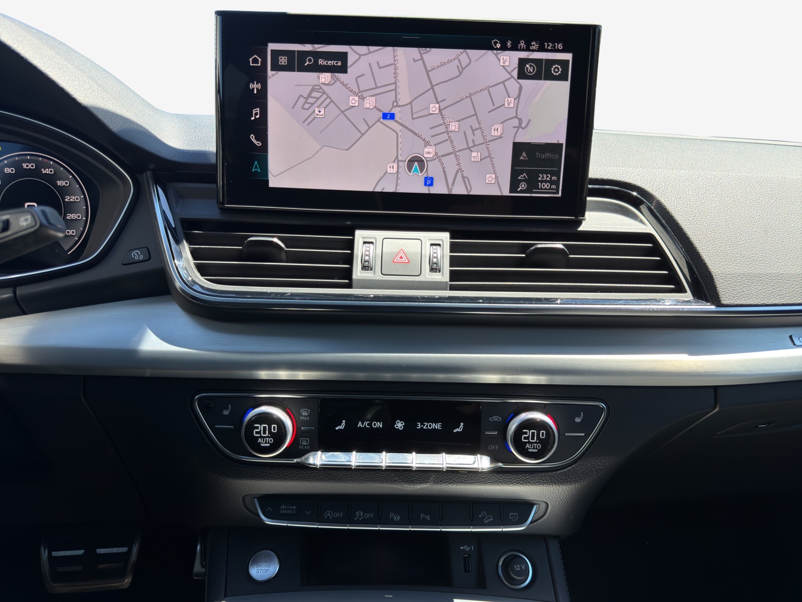 AUDI Q5 40 TDI Black Edition quattro S-tronic-image-10
