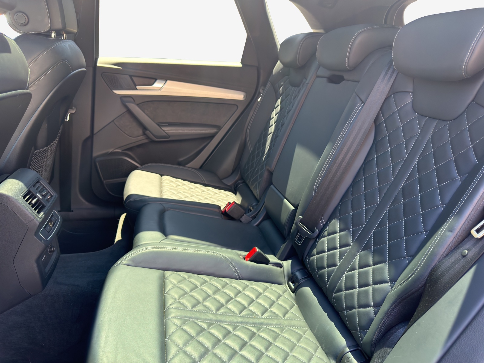 AUDI Q5 40 TDI Black Edition quattro S-tronic-image-11