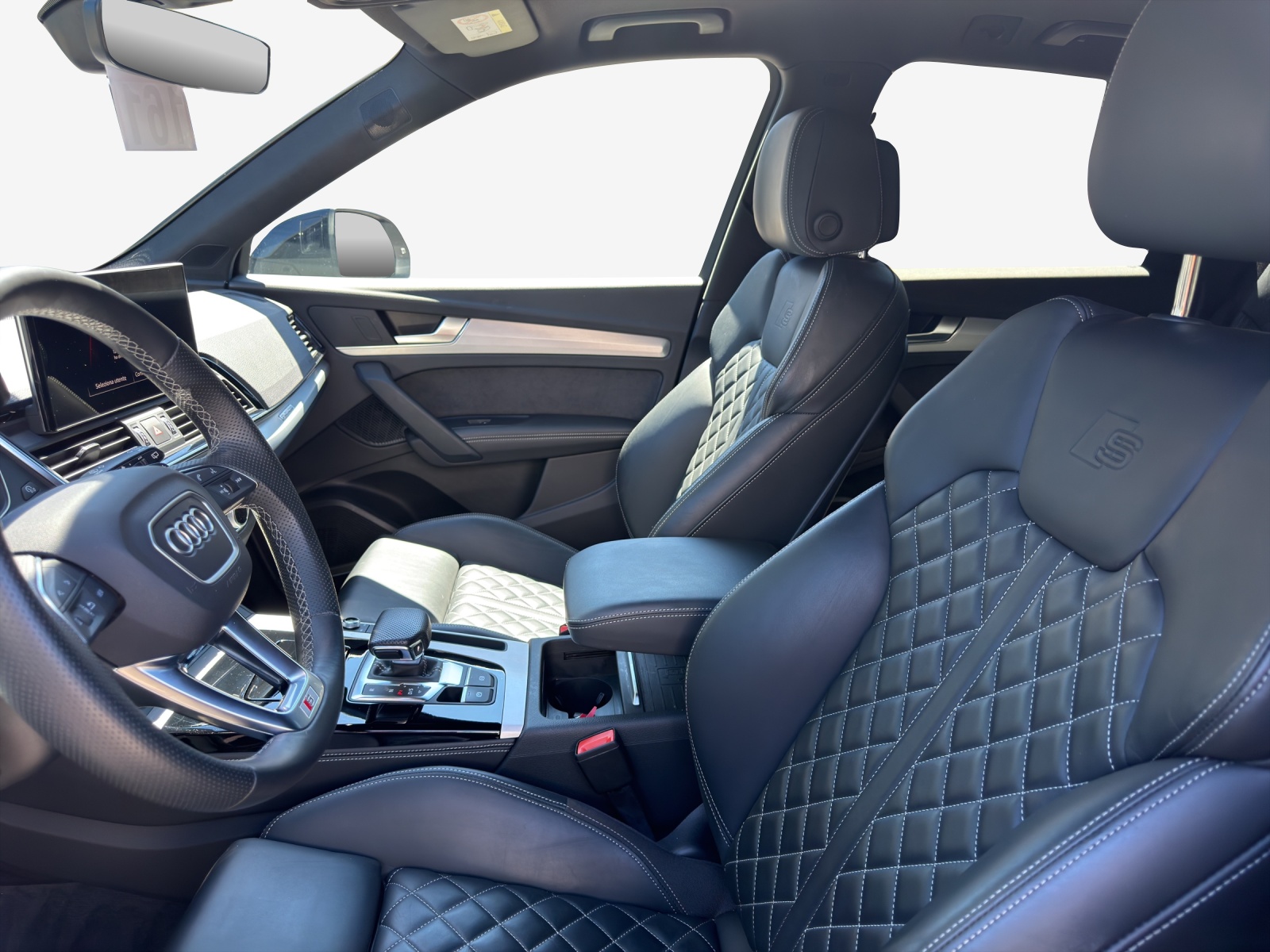 AUDI Q5 40 TDI Black Edition quattro S-tronic-image-7