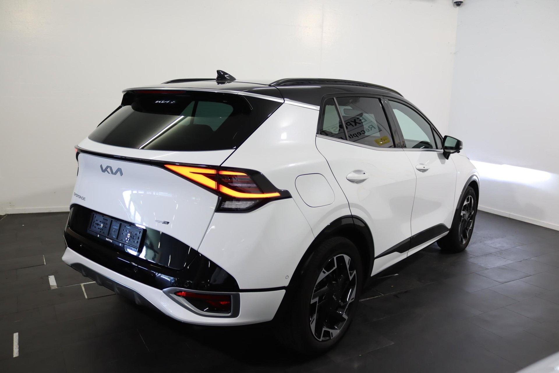 KIA Sportage 1.6 T-GDi PHEV GT-Line-image-1