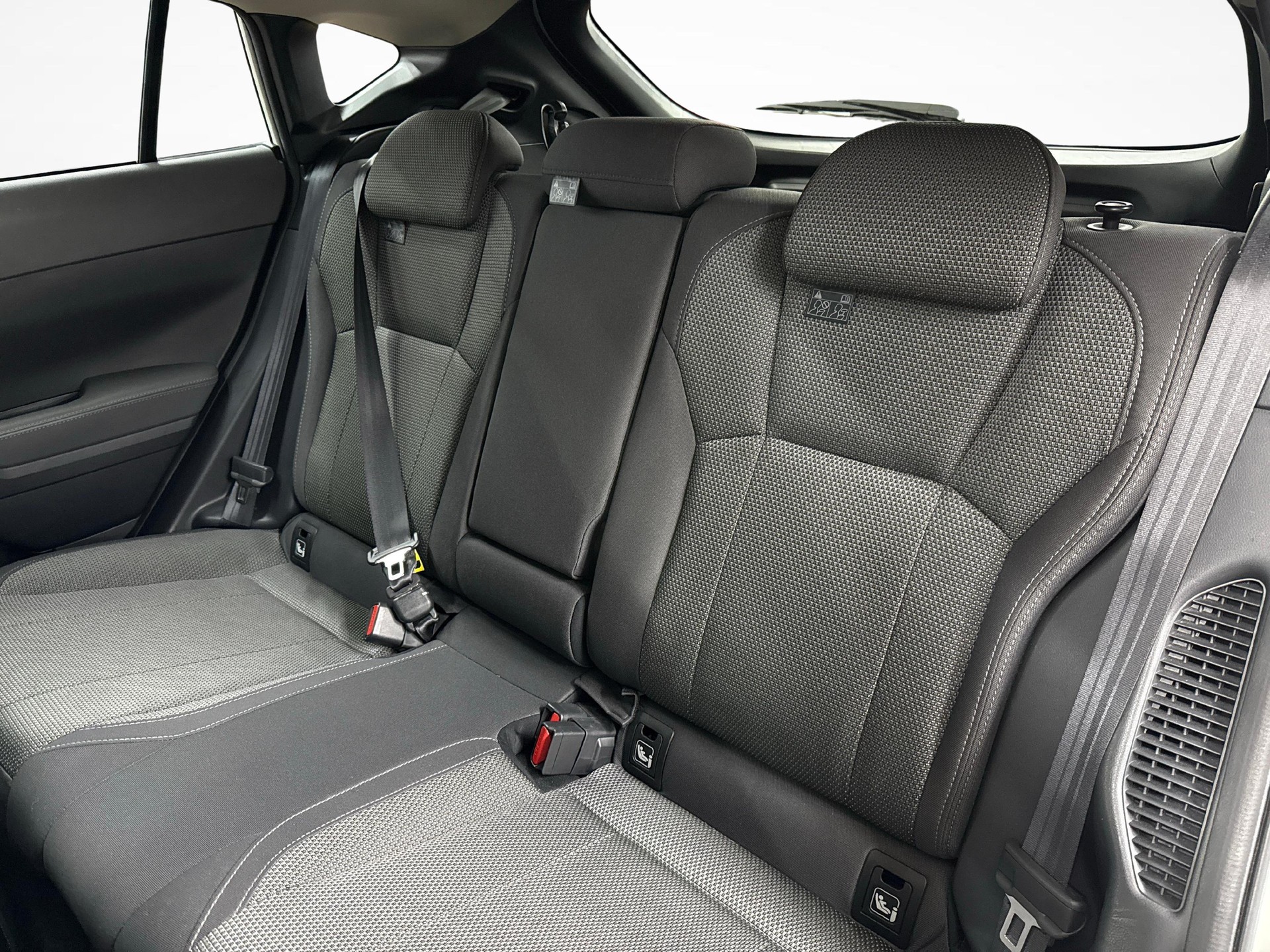 SUBARU Crosstrek 2.0i e-Boxer Swiss Plus-image-10