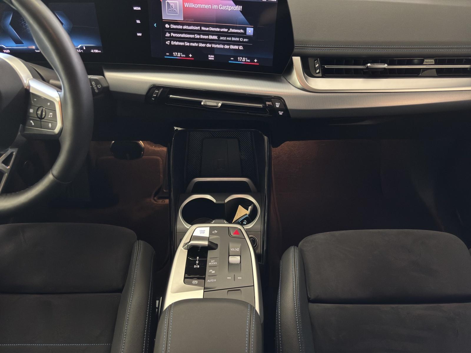 BMW iX1 30 xDrive-image-12