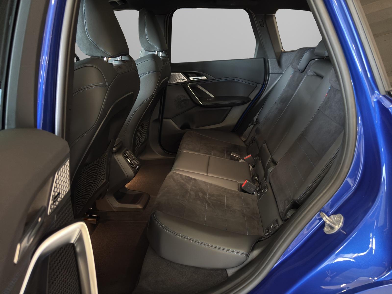 BMW iX1 30 xDrive-image-9
