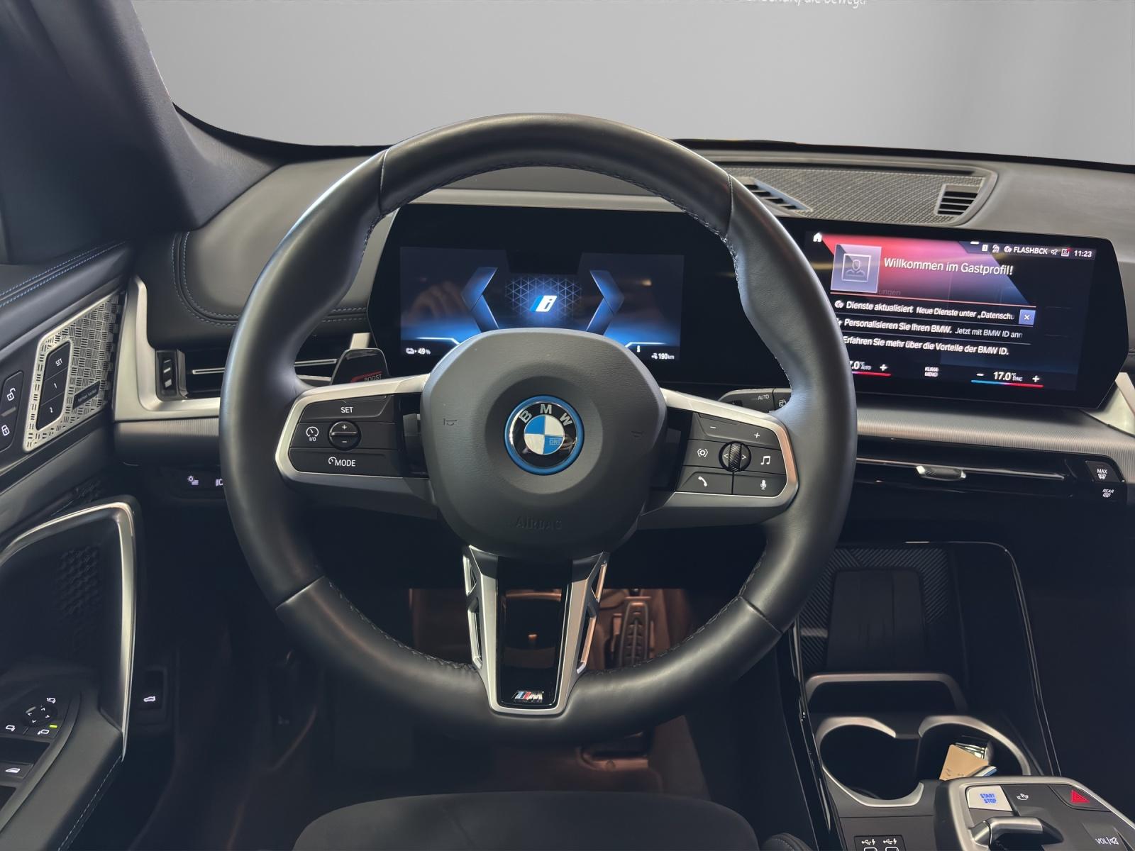 BMW iX1 30 xDrive-image-11