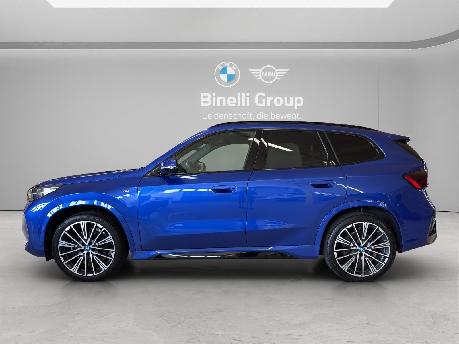 BMW iX1 30 xDrive-image-3