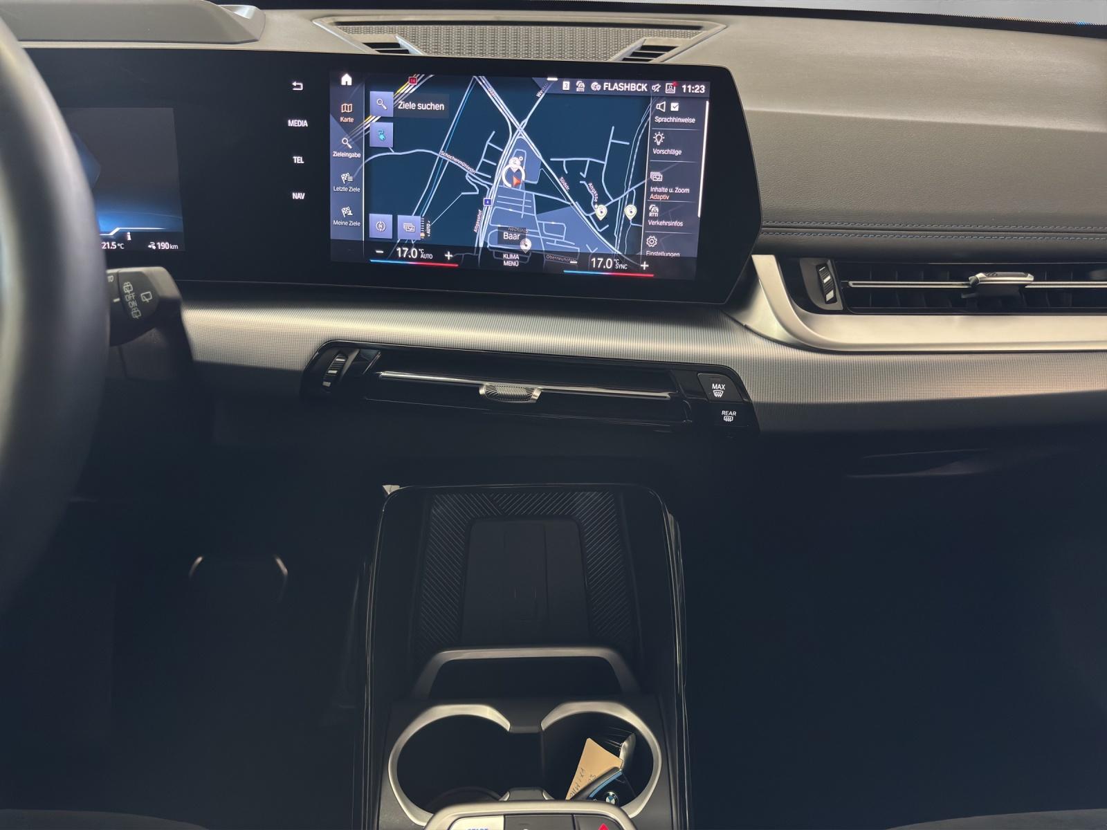 BMW iX1 30 xDrive-image-13