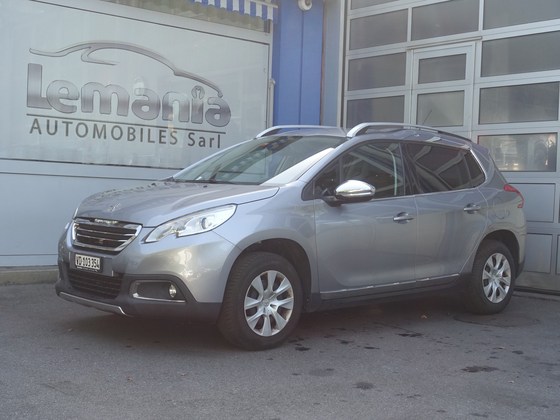 PEUGEOT 2008 1.2 PureTech Féline EAT6-image-1