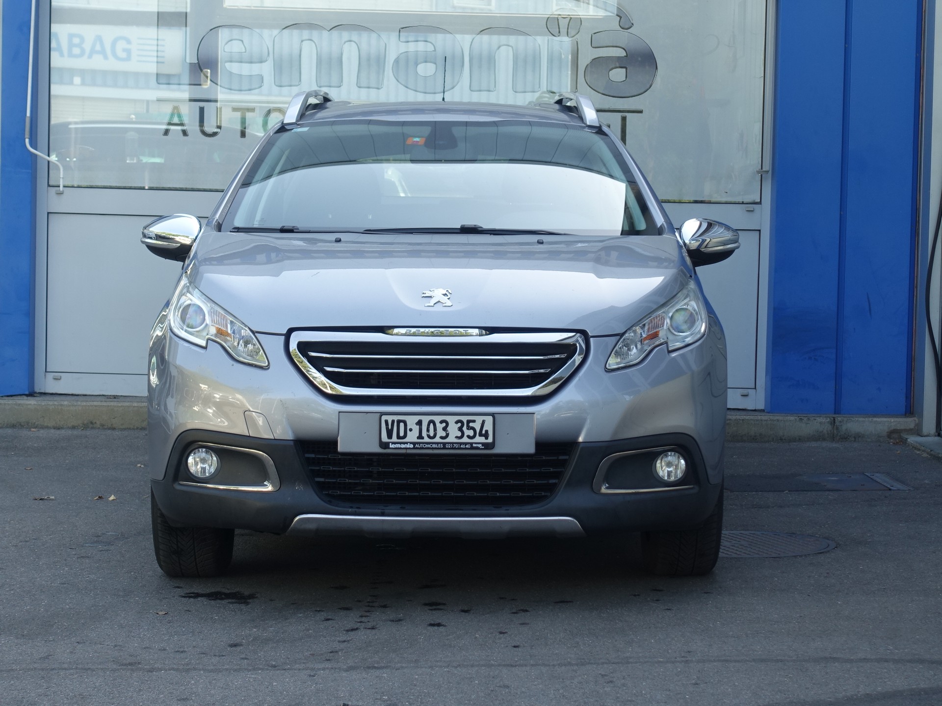 PEUGEOT 2008 1.2 PureTech Féline EAT6-image-2