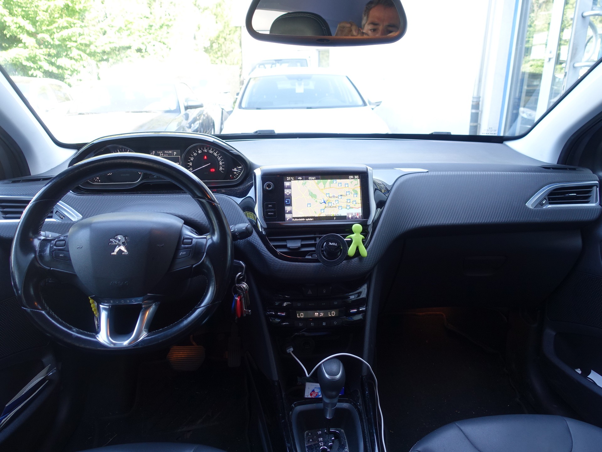 PEUGEOT 2008 1.2 PureTech Féline EAT6-image-11