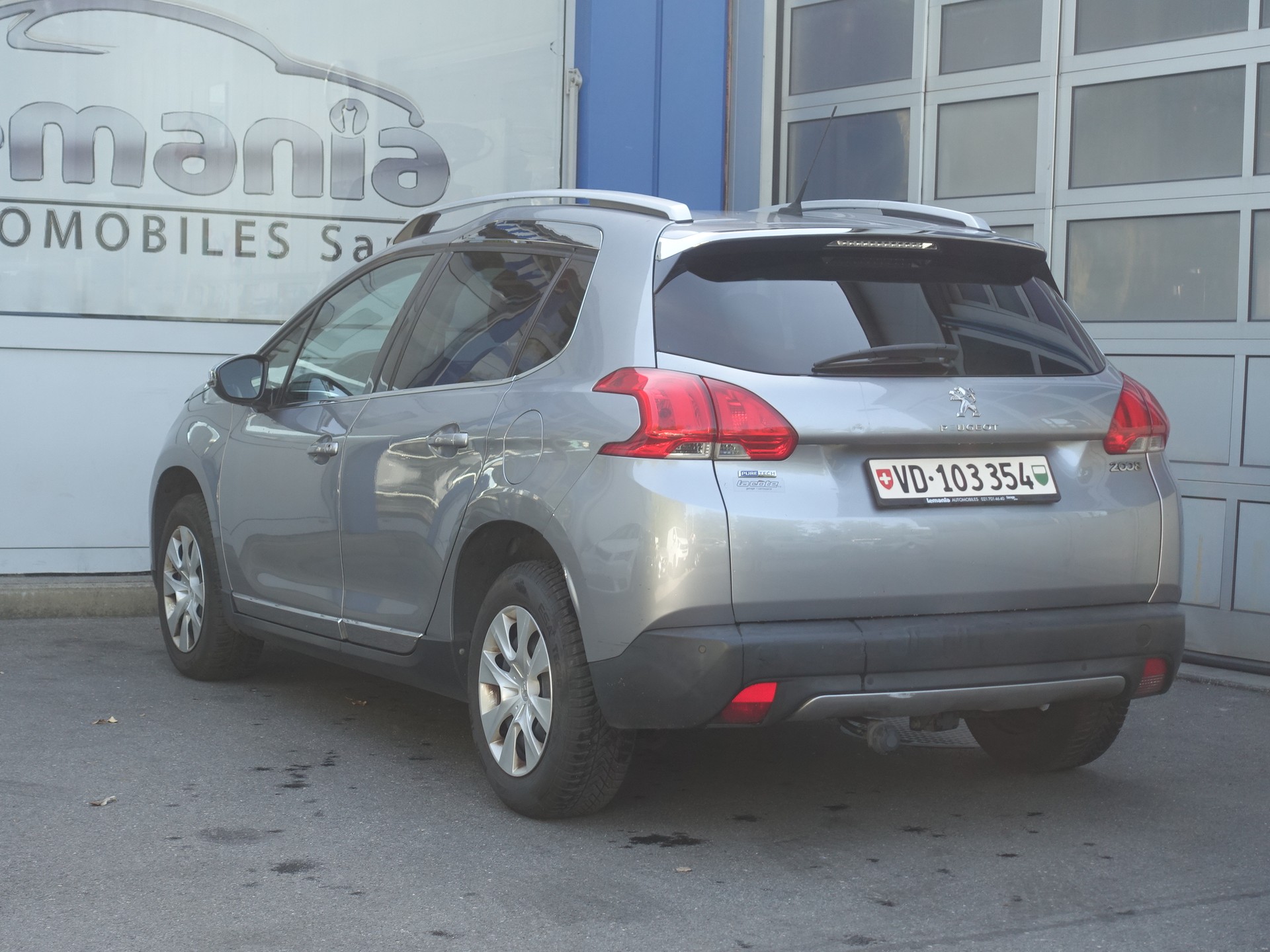 PEUGEOT 2008 1.2 PureTech Féline EAT6-image-3