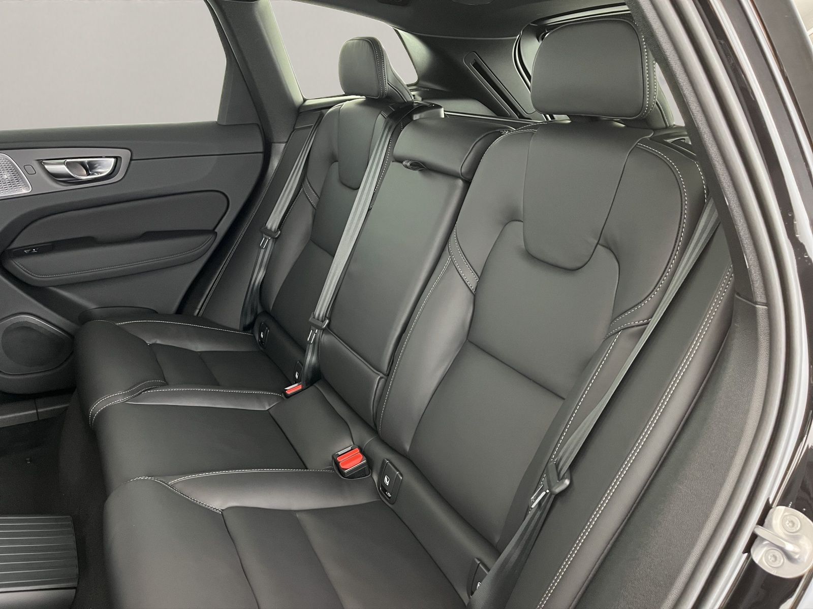 VOLVO XC60 2.0 T6 TE Black Edition eAWD-image-11