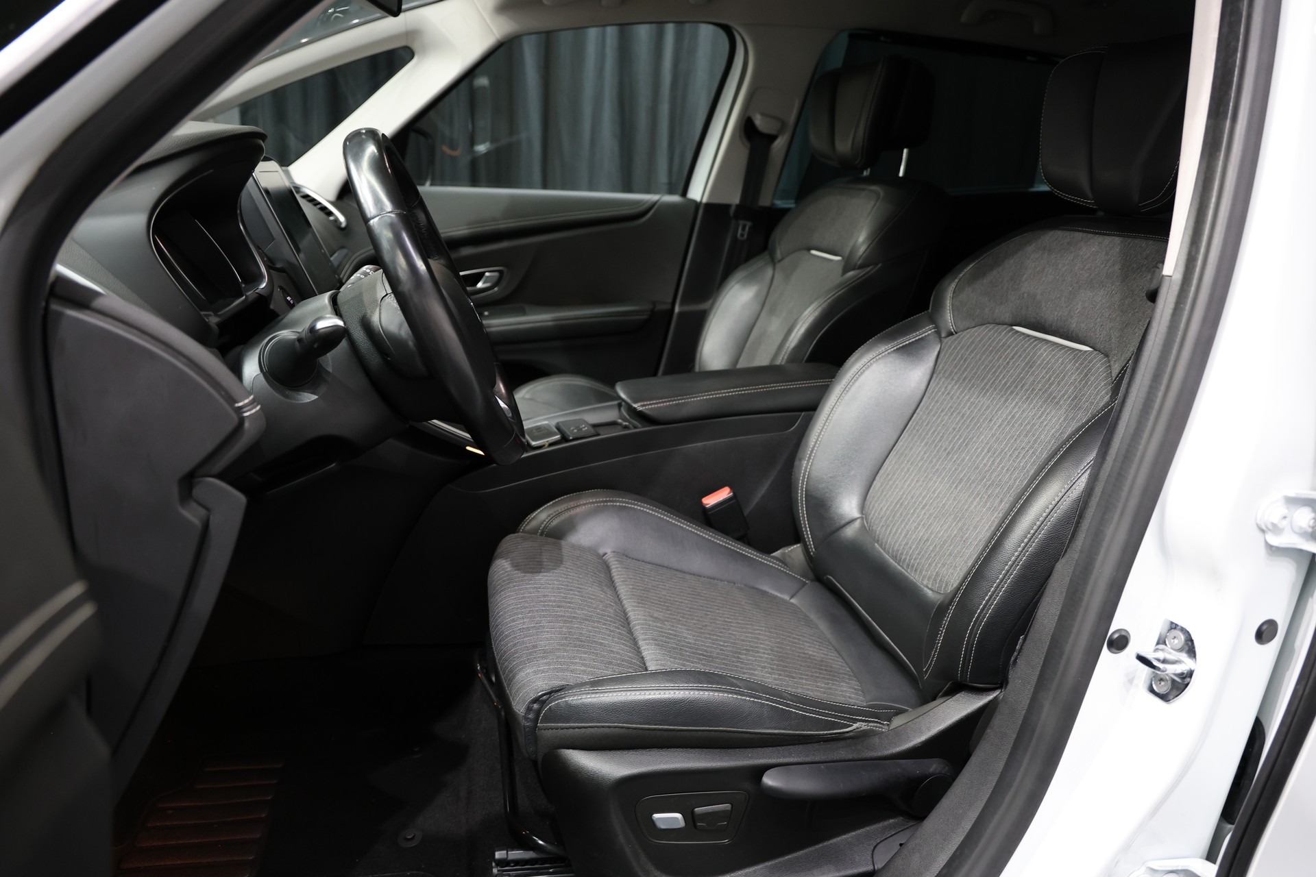RENAULT Grand Scénic 1.3 16V Turbo Intens EDC-image-8