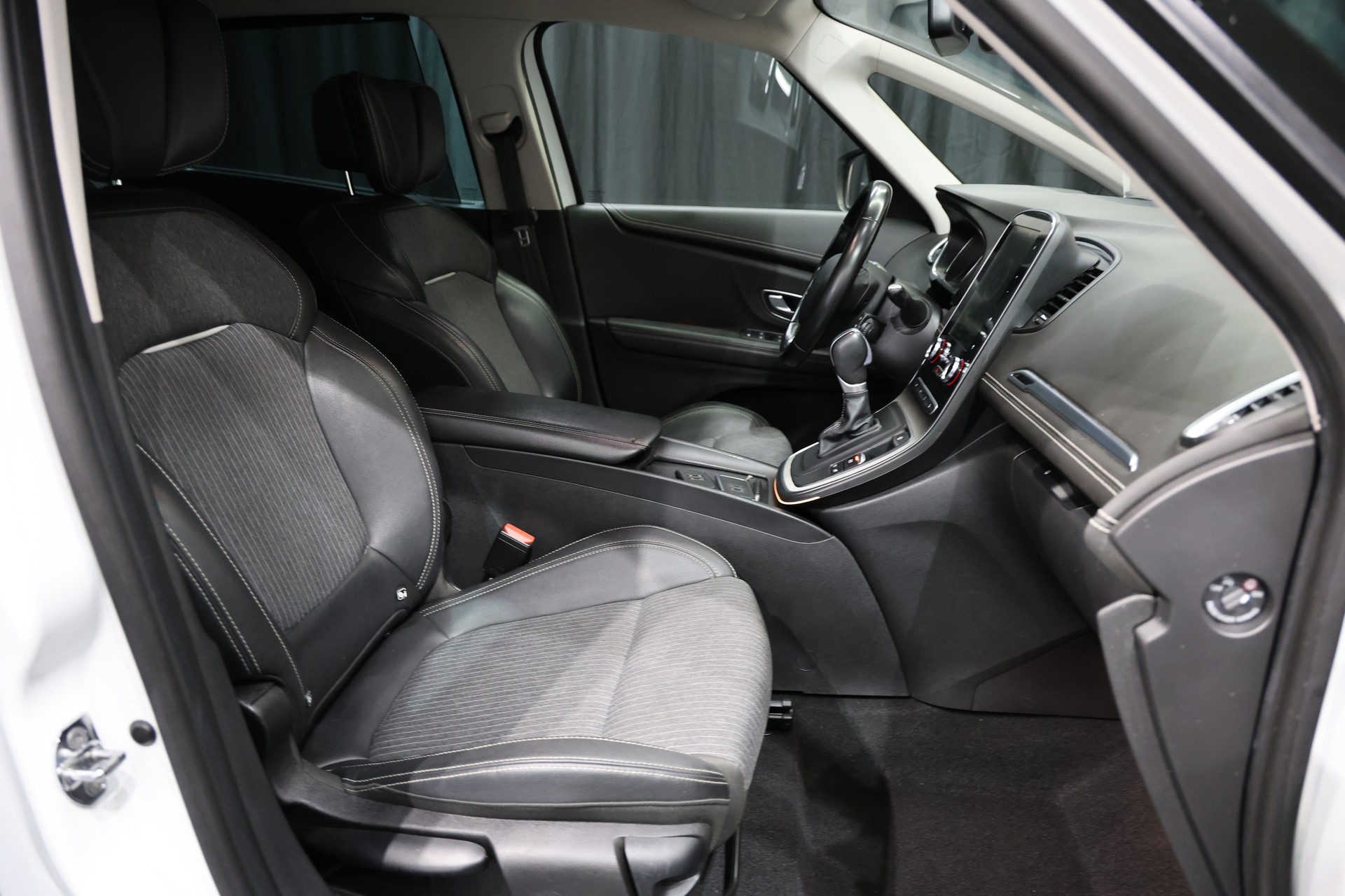 RENAULT Grand Scénic 1.3 16V Turbo Intens EDC-image-16