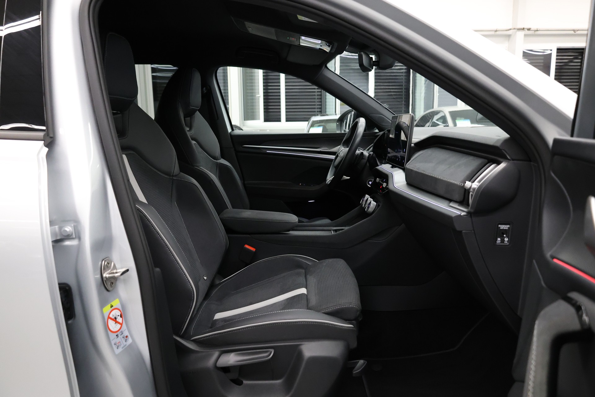 SKODA Kodiaq 2.0 TDI SportLine-image-16