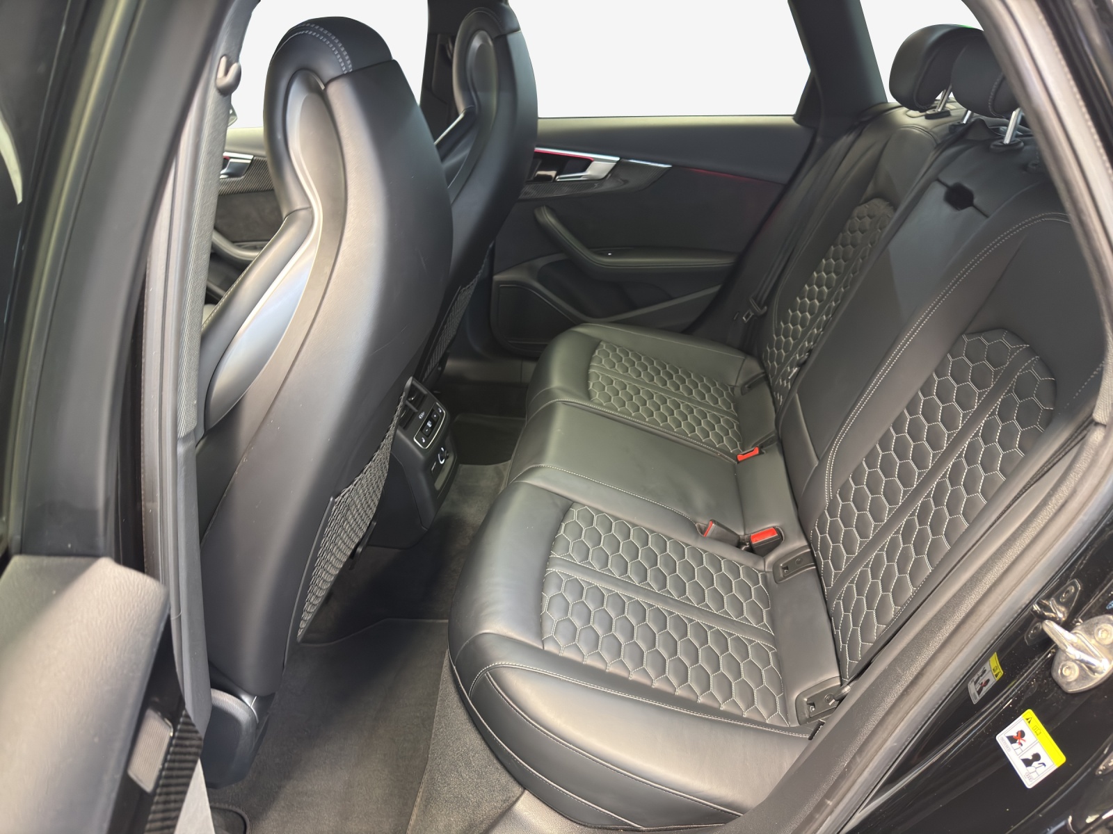 AUDI RS4 Avant quattro tiptronic-image-11