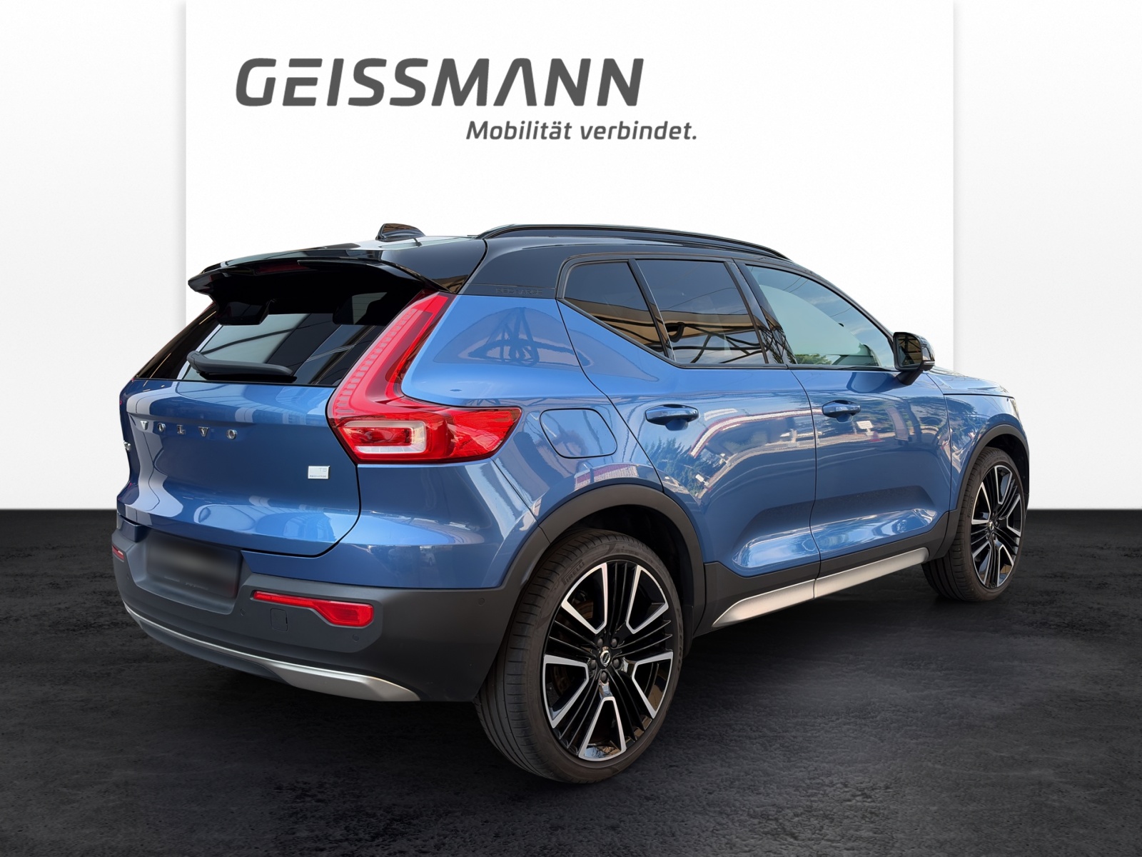 VOLVO XC40 1.5 T5 PiH R-Design-image-5