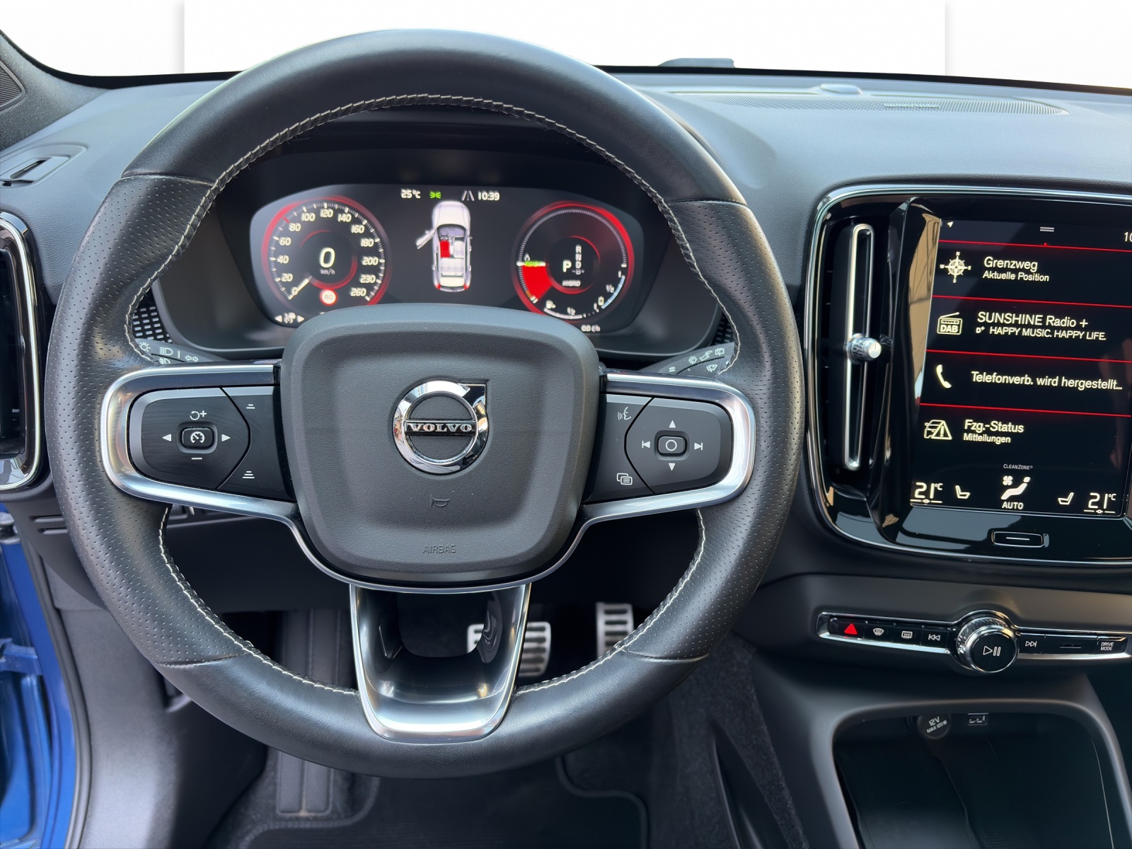VOLVO XC40 1.5 T5 PiH R-Design-image-9