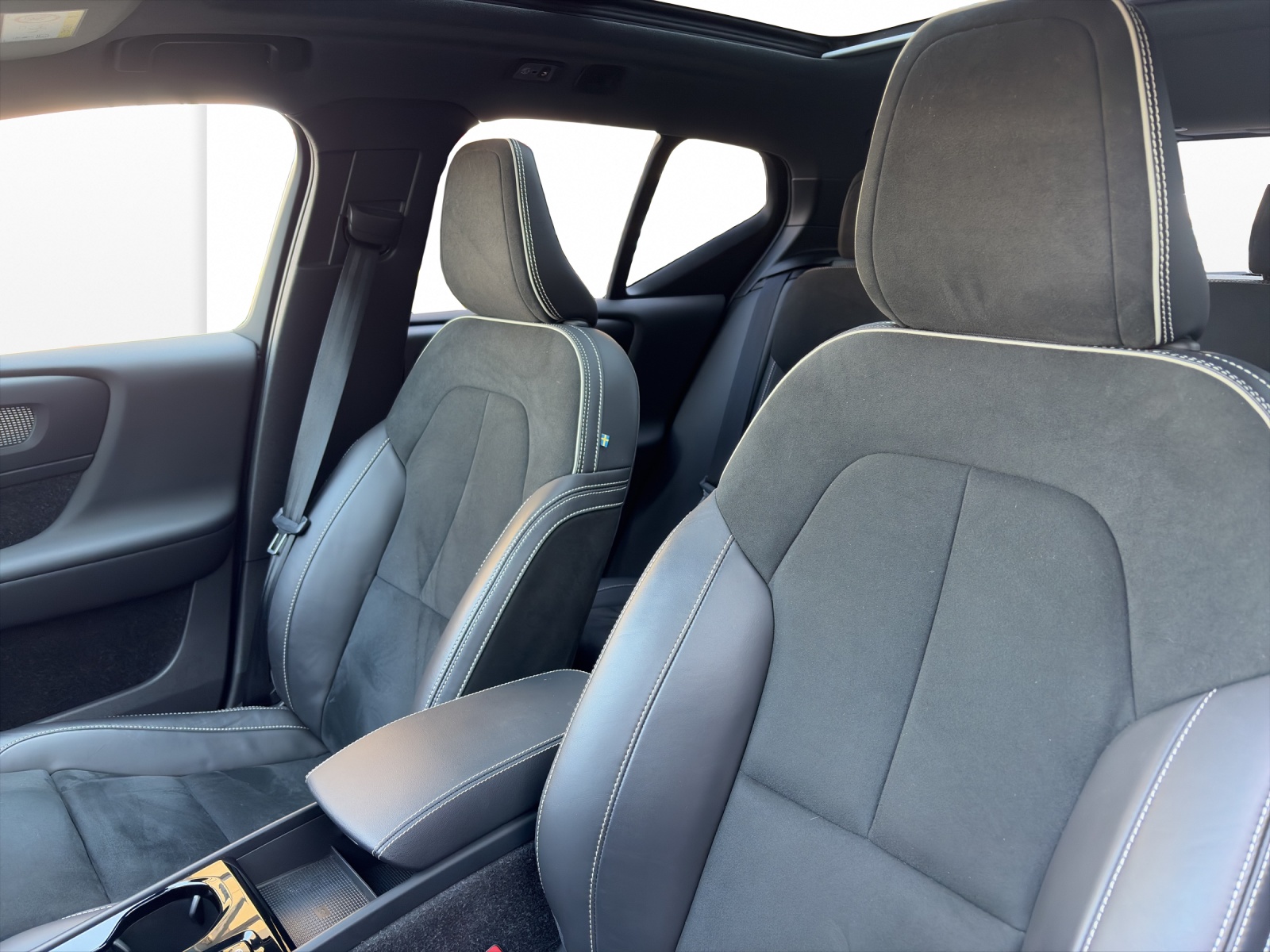 VOLVO XC40 1.5 T5 PiH R-Design-image-8
