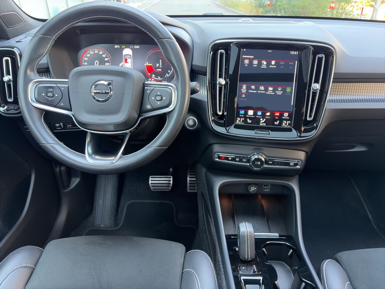VOLVO XC40 1.5 T5 PiH R-Design-image-11