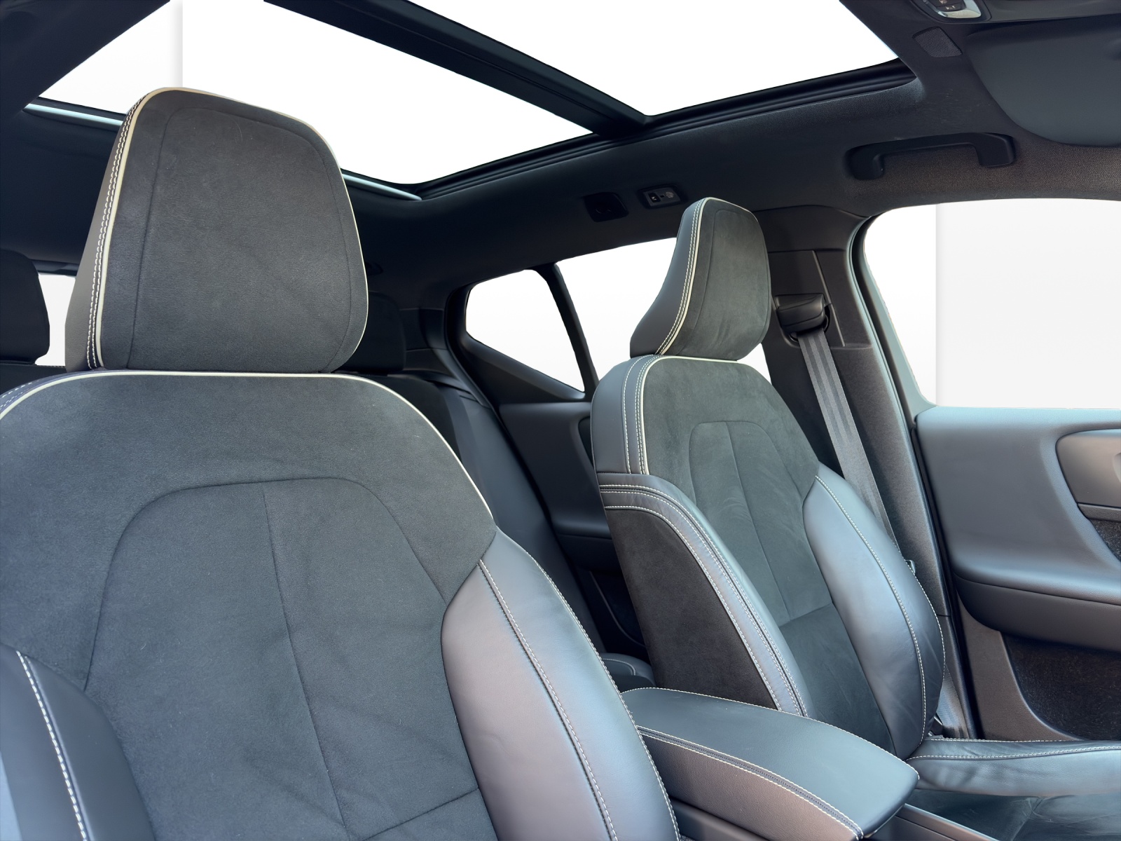 VOLVO XC40 1.5 T5 PiH R-Design-image-17