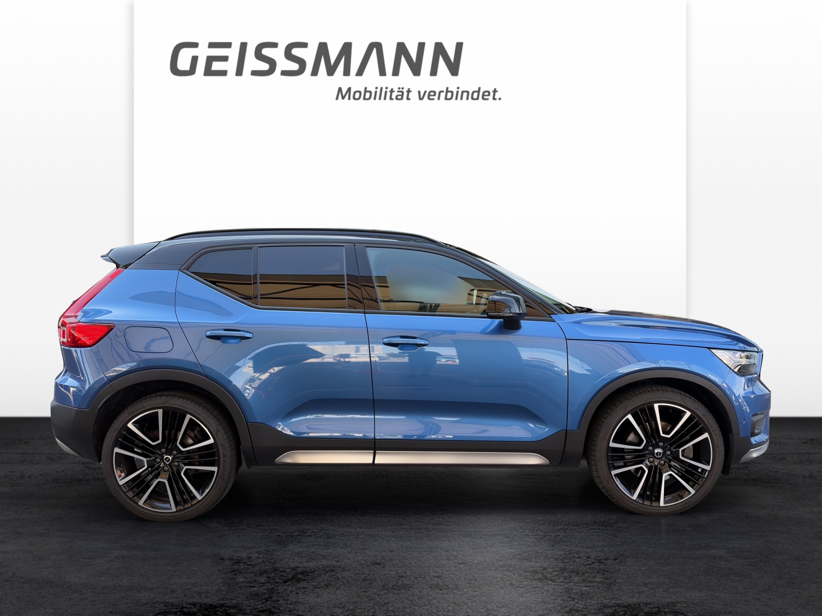 VOLVO XC40 1.5 T5 PiH R-Design-showroom-element-3