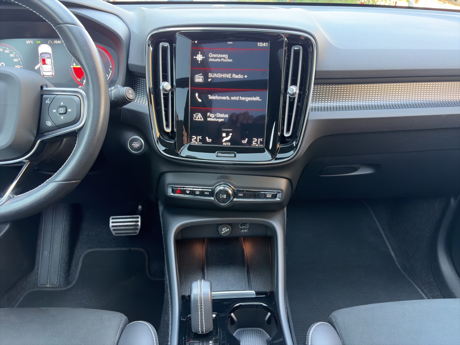 VOLVO XC40 1.5 T5 PiH R-Design-image-12
