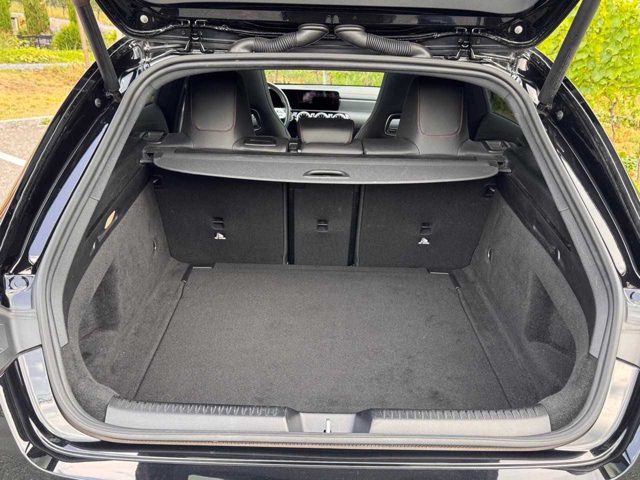 MERCEDES-BENZ CLA 200 AMG Line-image-17