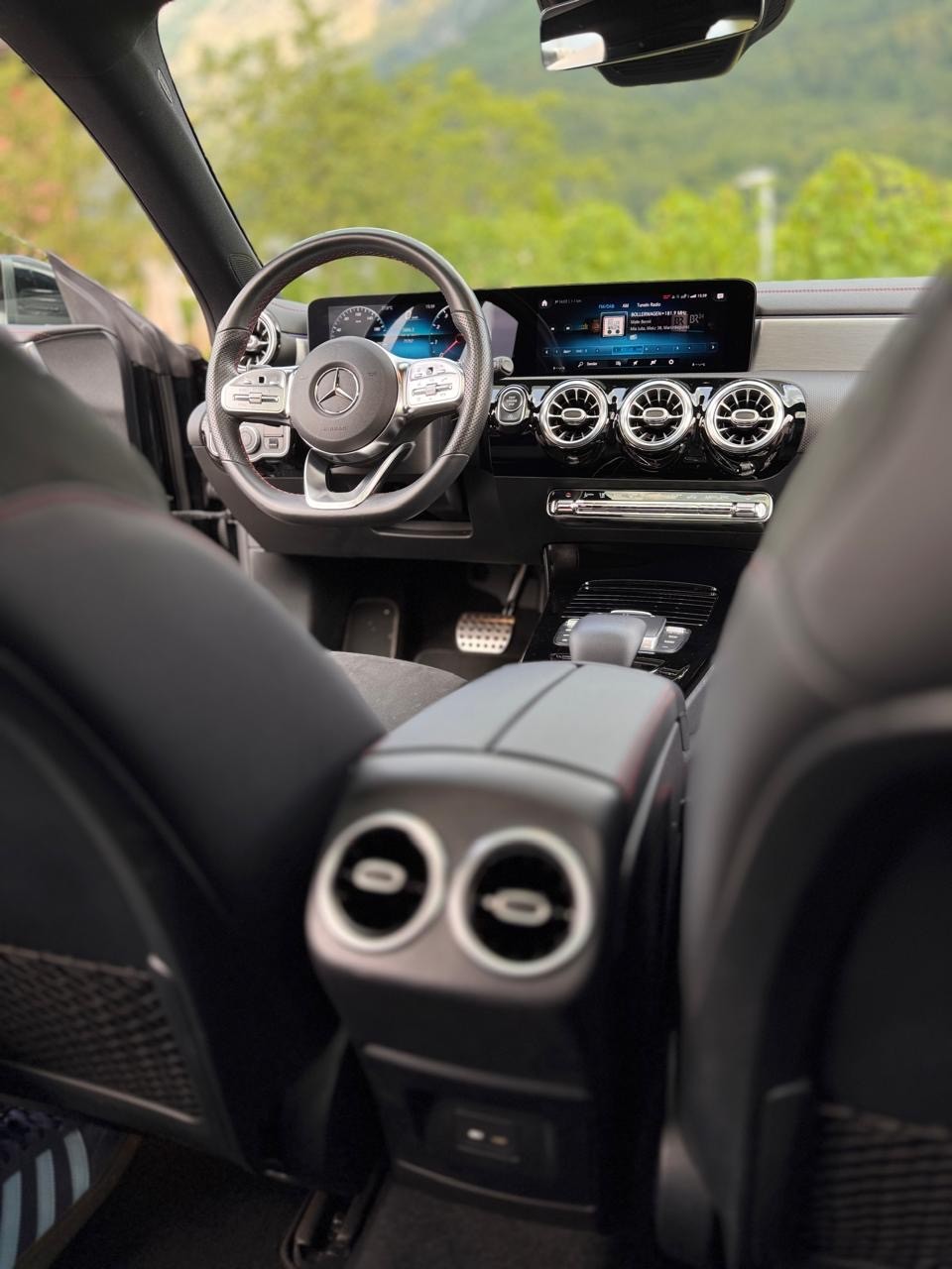 MERCEDES-BENZ CLA 200 AMG Line-image-5