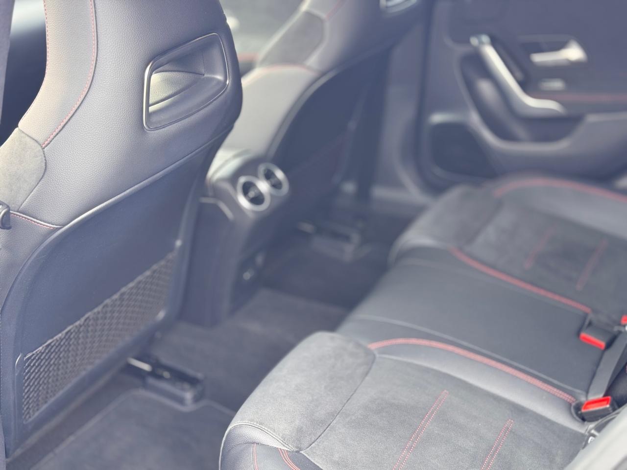 MERCEDES-BENZ CLA 200 AMG Line-image-11
