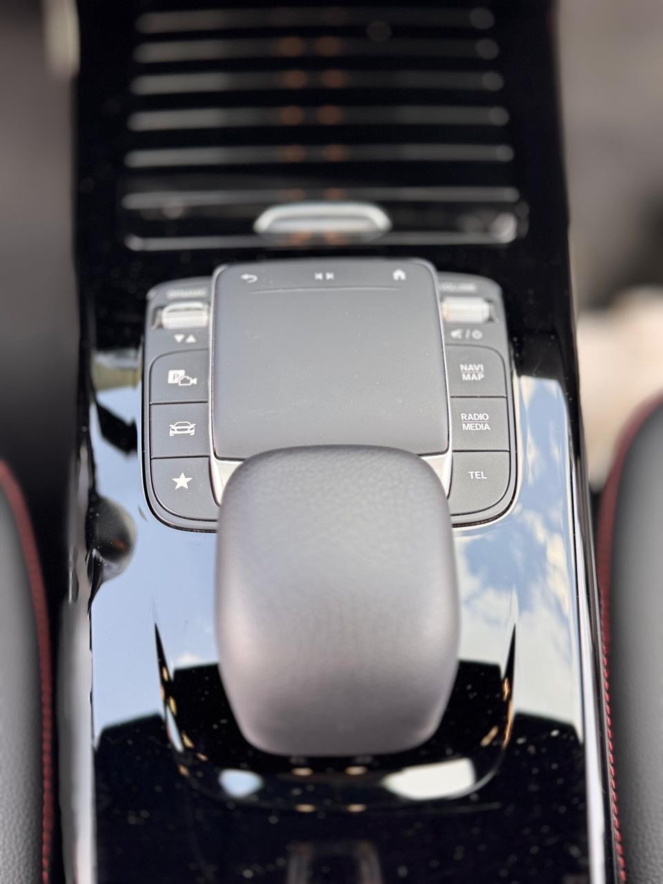 MERCEDES-BENZ CLA 200 AMG Line-image-8