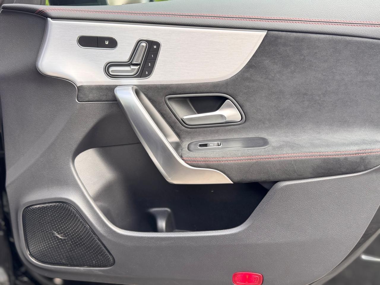 MERCEDES-BENZ CLA 200 AMG Line-image-16