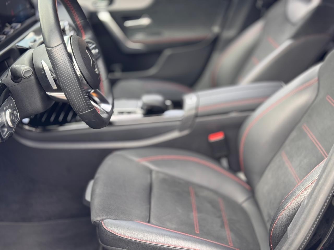 MERCEDES-BENZ CLA 200 AMG Line-image-9