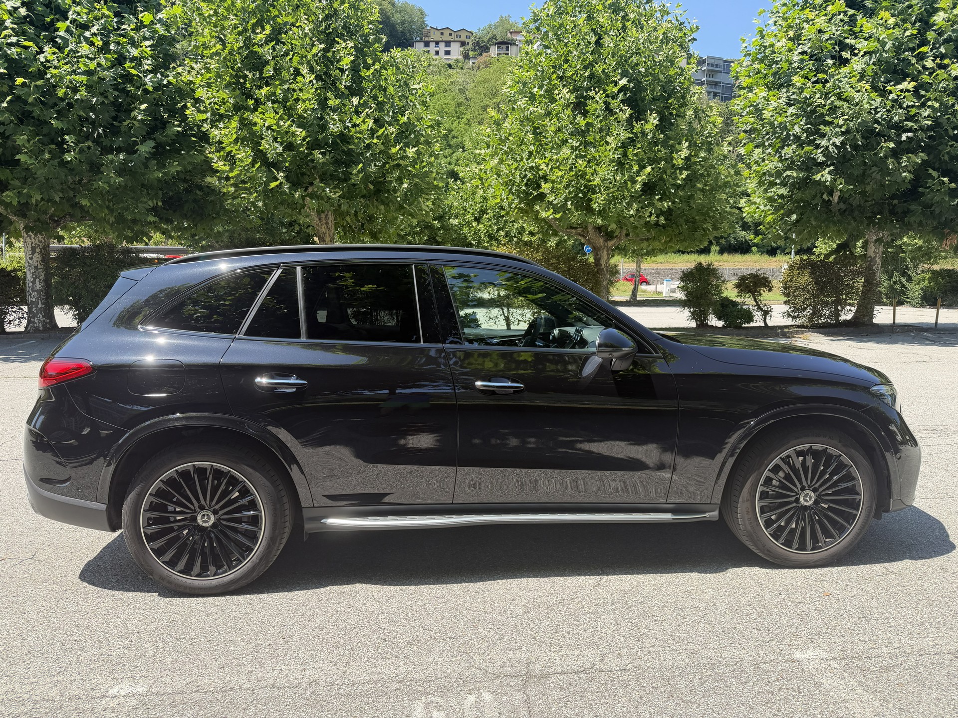 MERCEDES-BENZ GLC 300 AMG Line 4matic-image-5