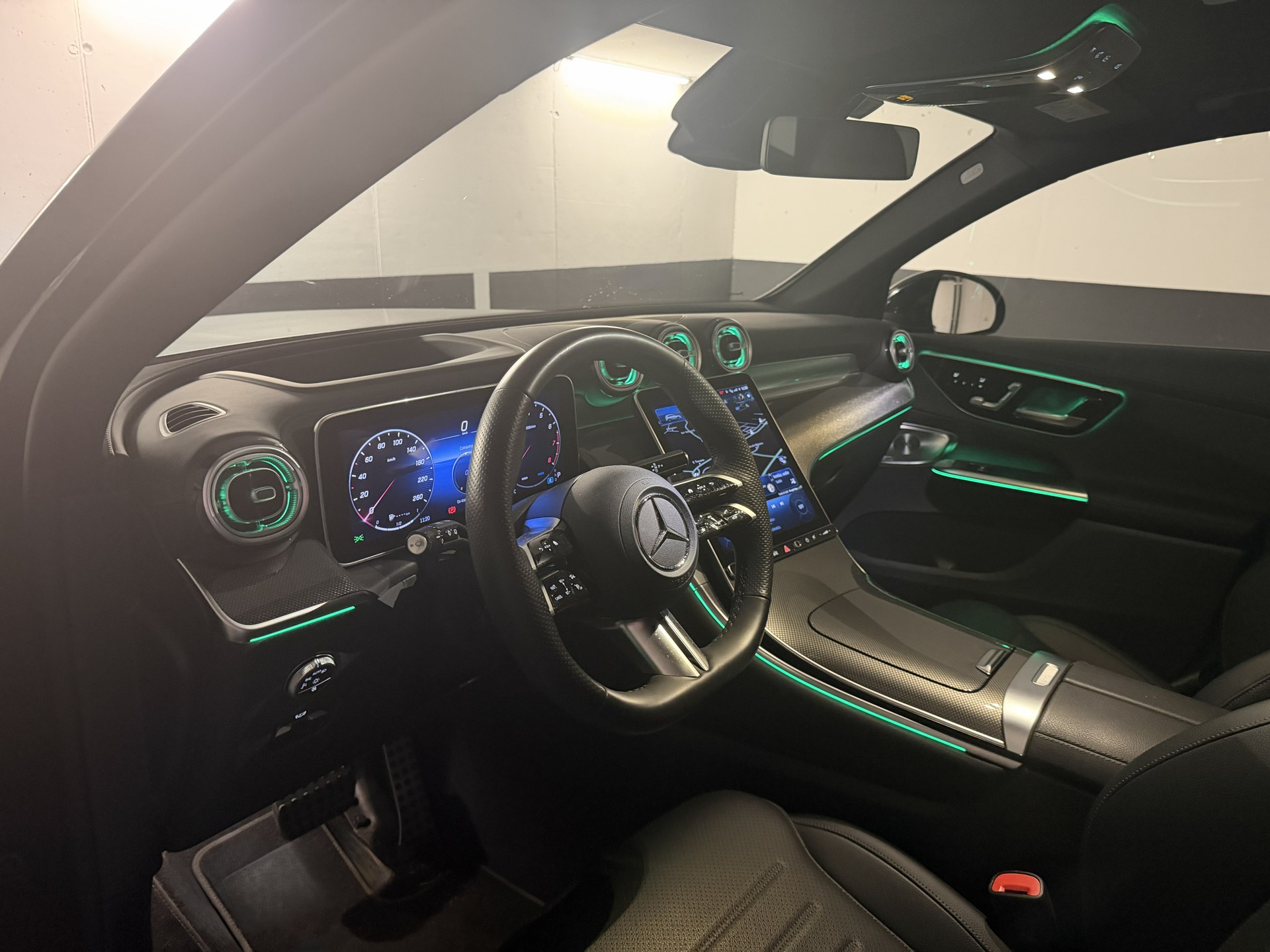 MERCEDES-BENZ GLC 300 AMG Line 4matic-image-9