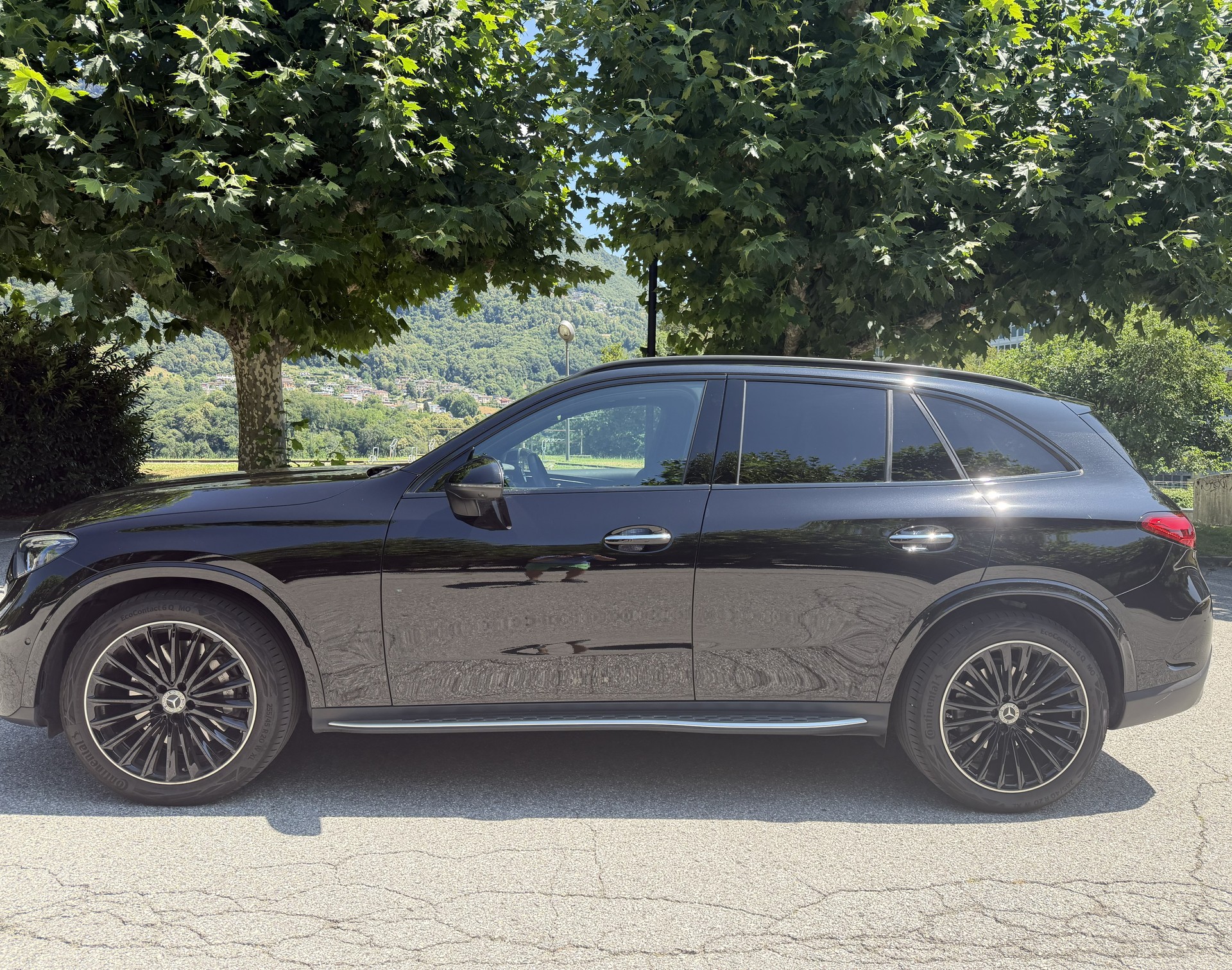 MERCEDES-BENZ GLC 300 AMG Line 4matic-image-4