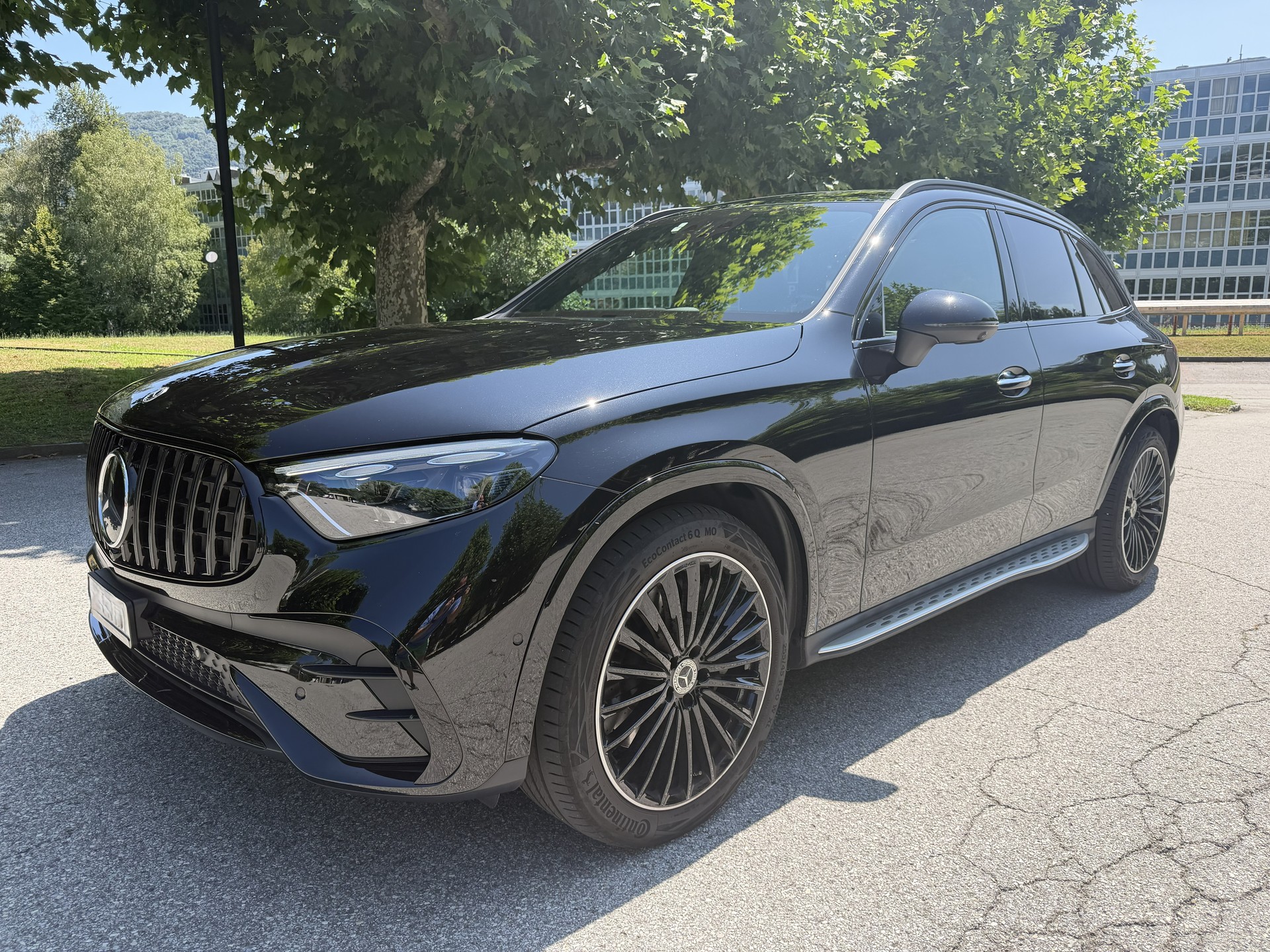 MERCEDES-BENZ GLC 300 AMG Line 4matic-image-3