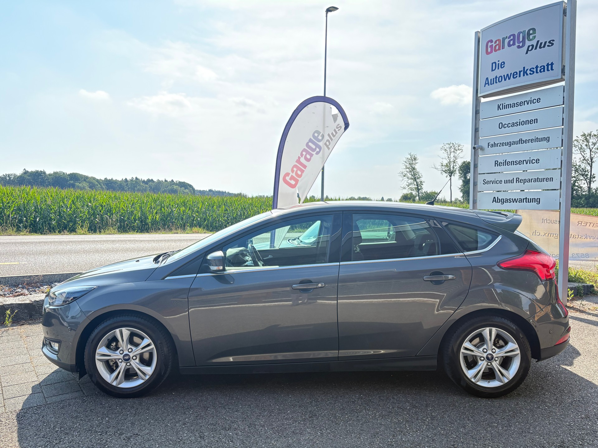 FORD Focus 1.0 SCTi Titanium-image-1