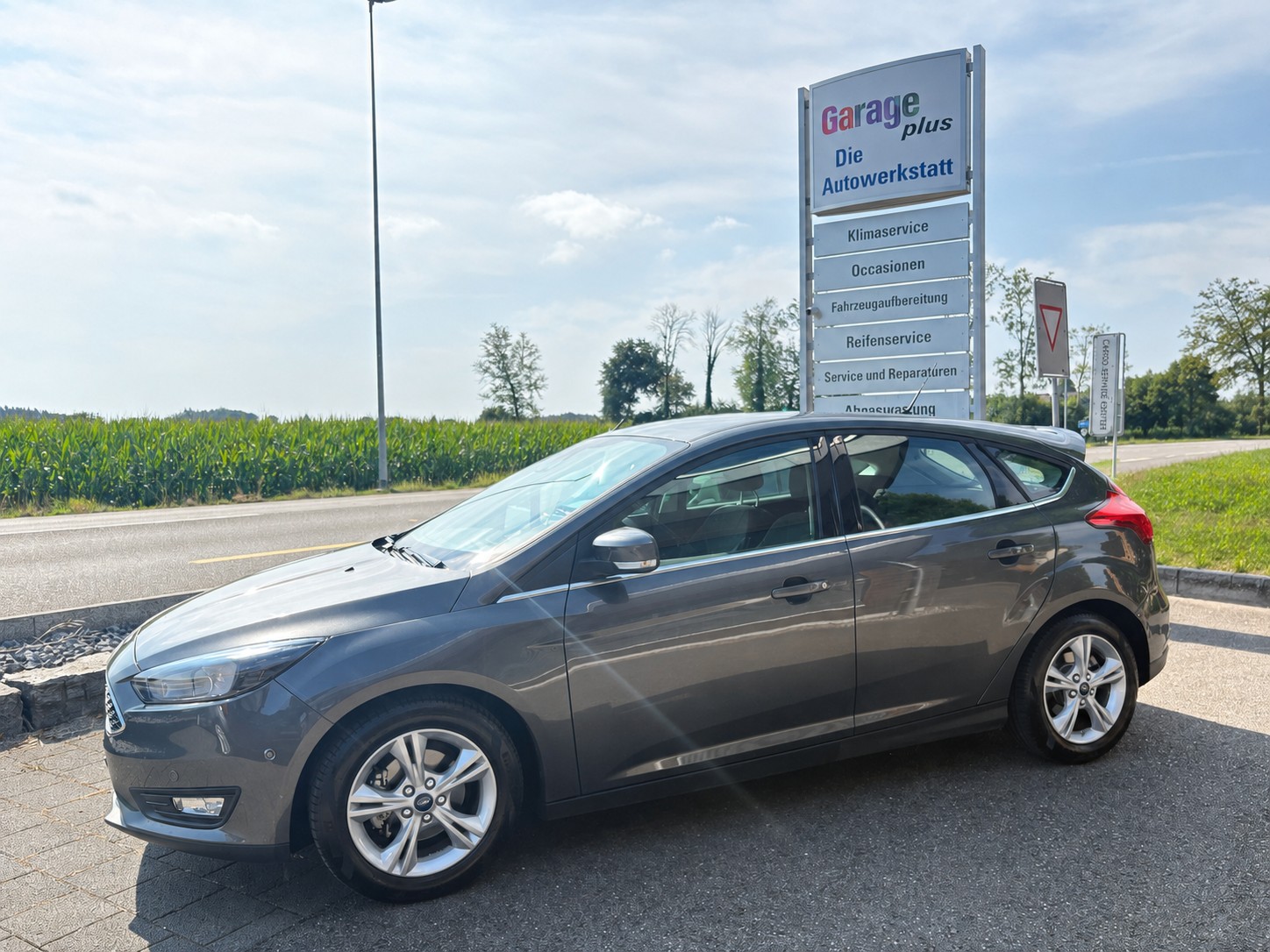 FORD Focus 1.0 SCTi Titanium-image-0
