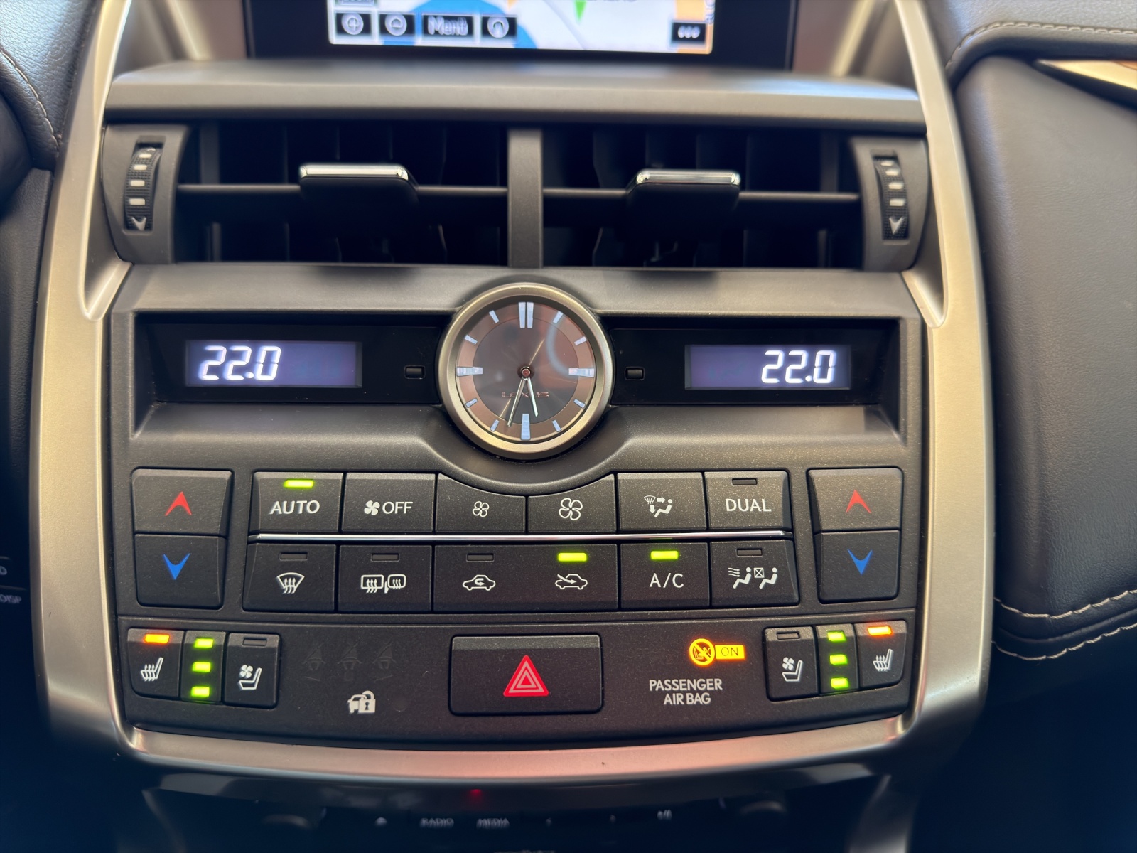 LEXUS NX 300h excellence E-Four Automatic-image-30