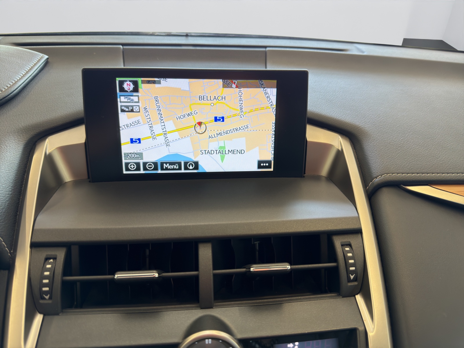 LEXUS NX 300h excellence E-Four Automatic-image-26