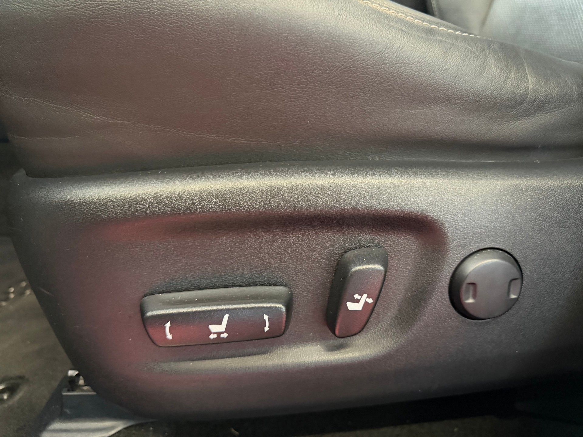 LEXUS NX 300h excellence E-Four Automatic-image-17