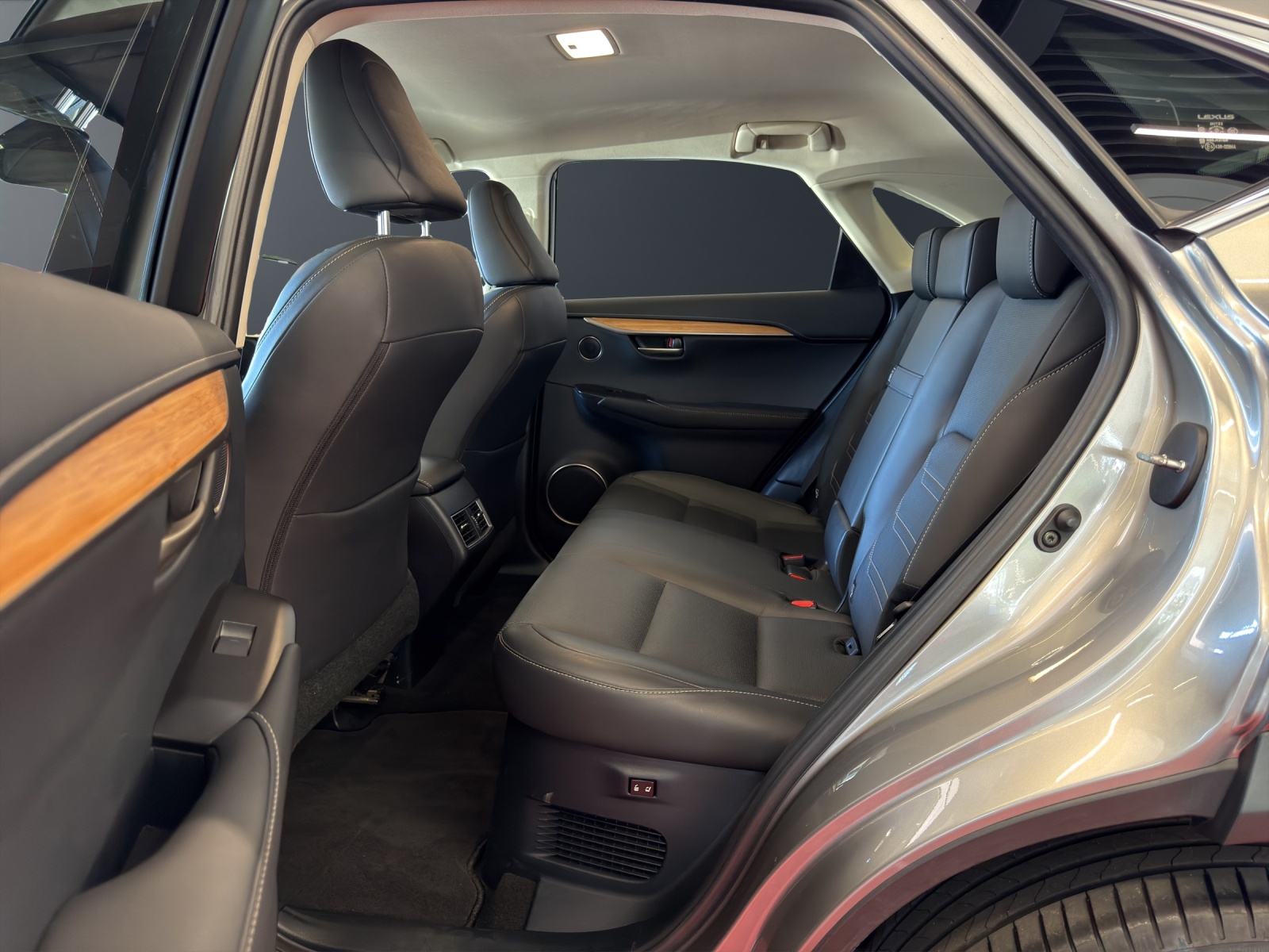 LEXUS NX 300h excellence E-Four Automatic-image-13