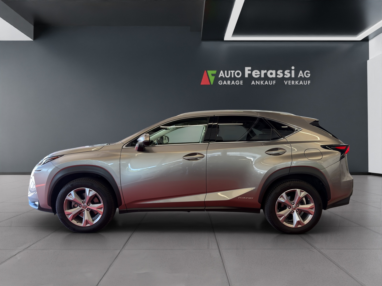 LEXUS NX 300h excellence E-Four Automatic-image-1