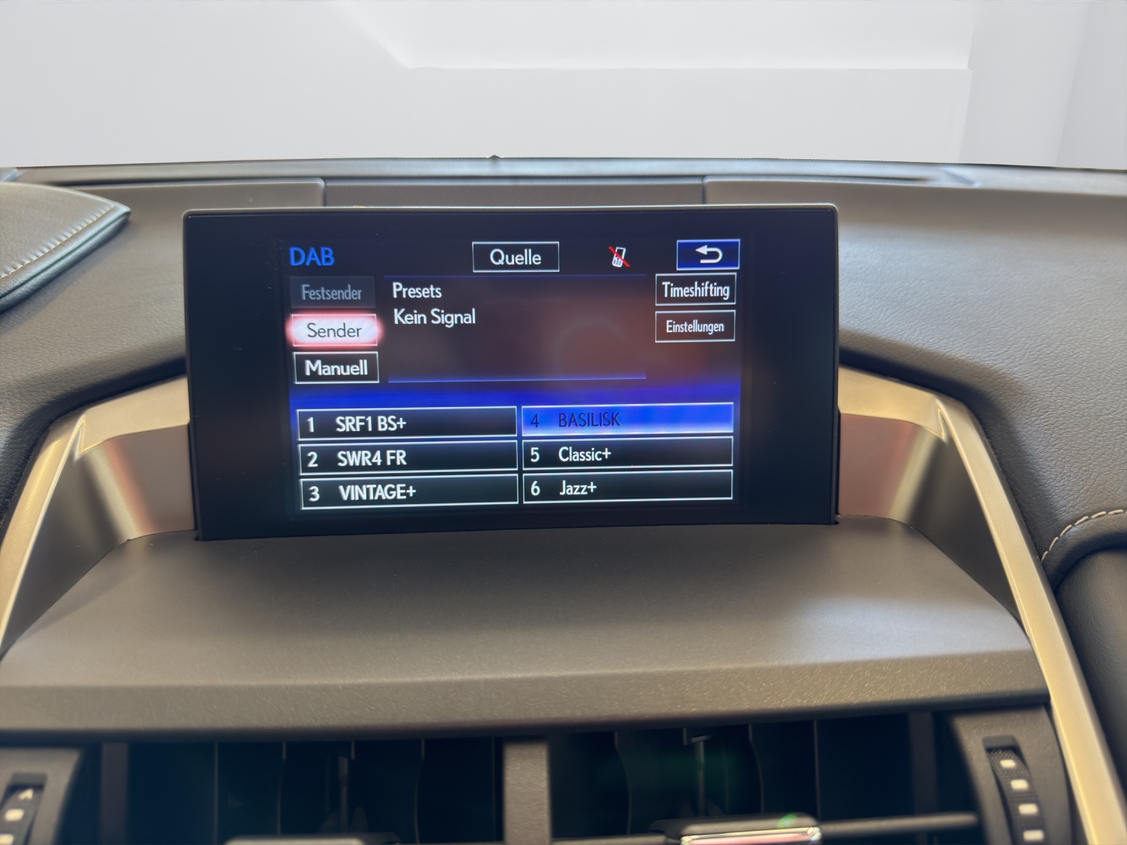 LEXUS NX 300h excellence E-Four Automatic-image-28