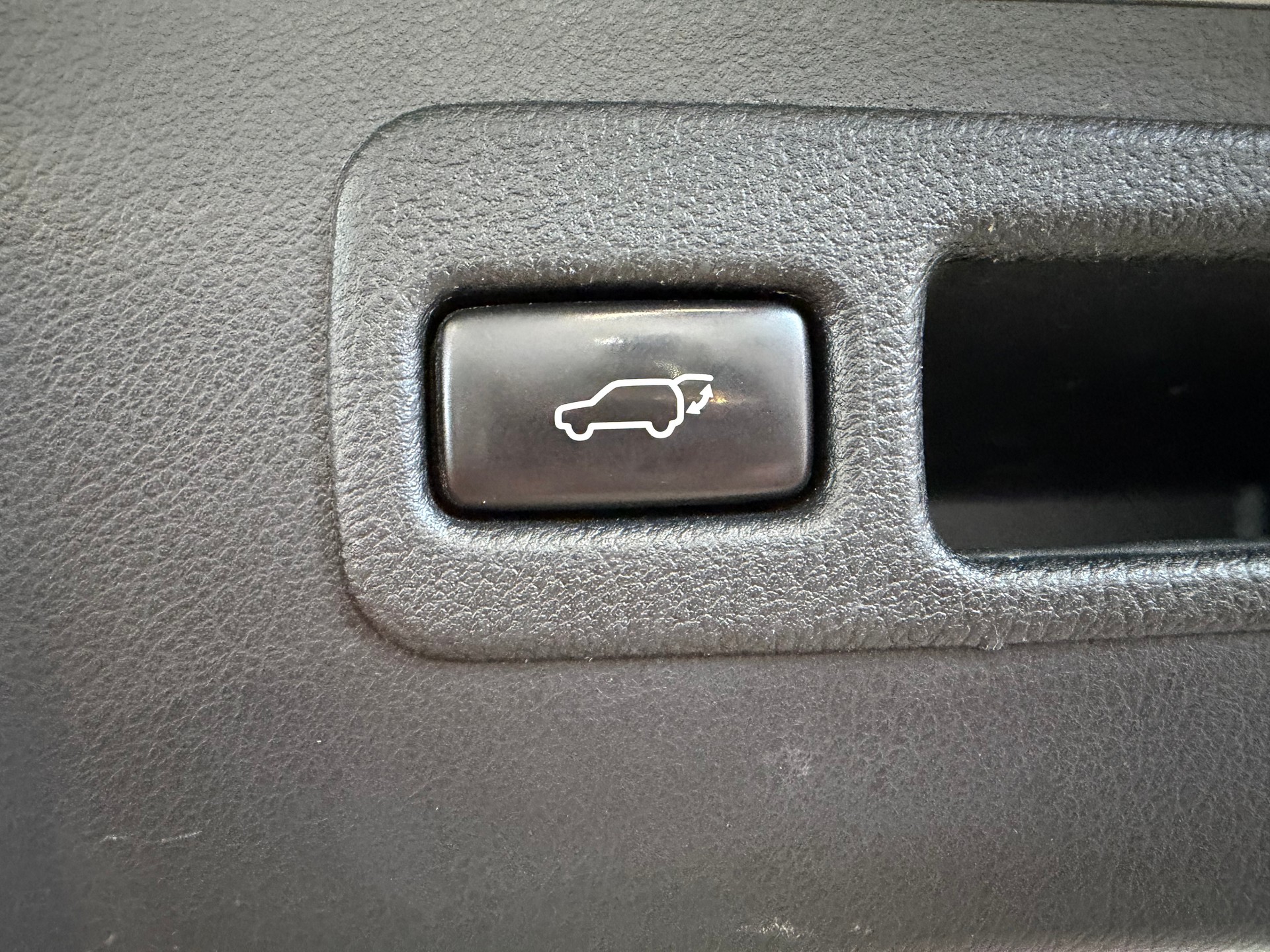 LEXUS NX 300h excellence E-Four Automatic-image-16